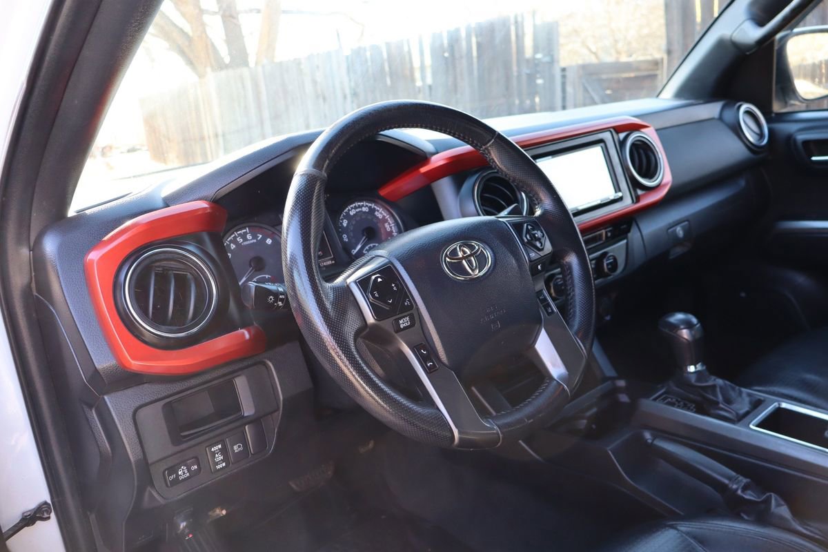 Used 2018 Toyota Tacoma TRD Off-Road AWD/4WD image 15