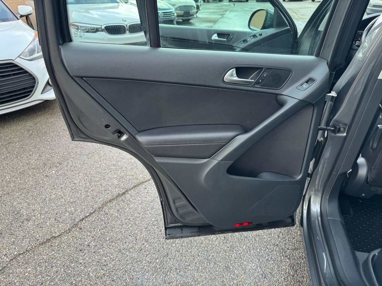 Used 2016 Volkswagen Tiguan S image 14