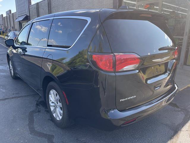 Used 2017 Chrysler Pacifica LX FWD image 6