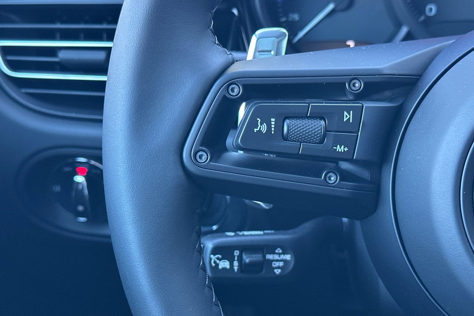 New 2026 Porsche Macan Turbo AWD/4WD image 30