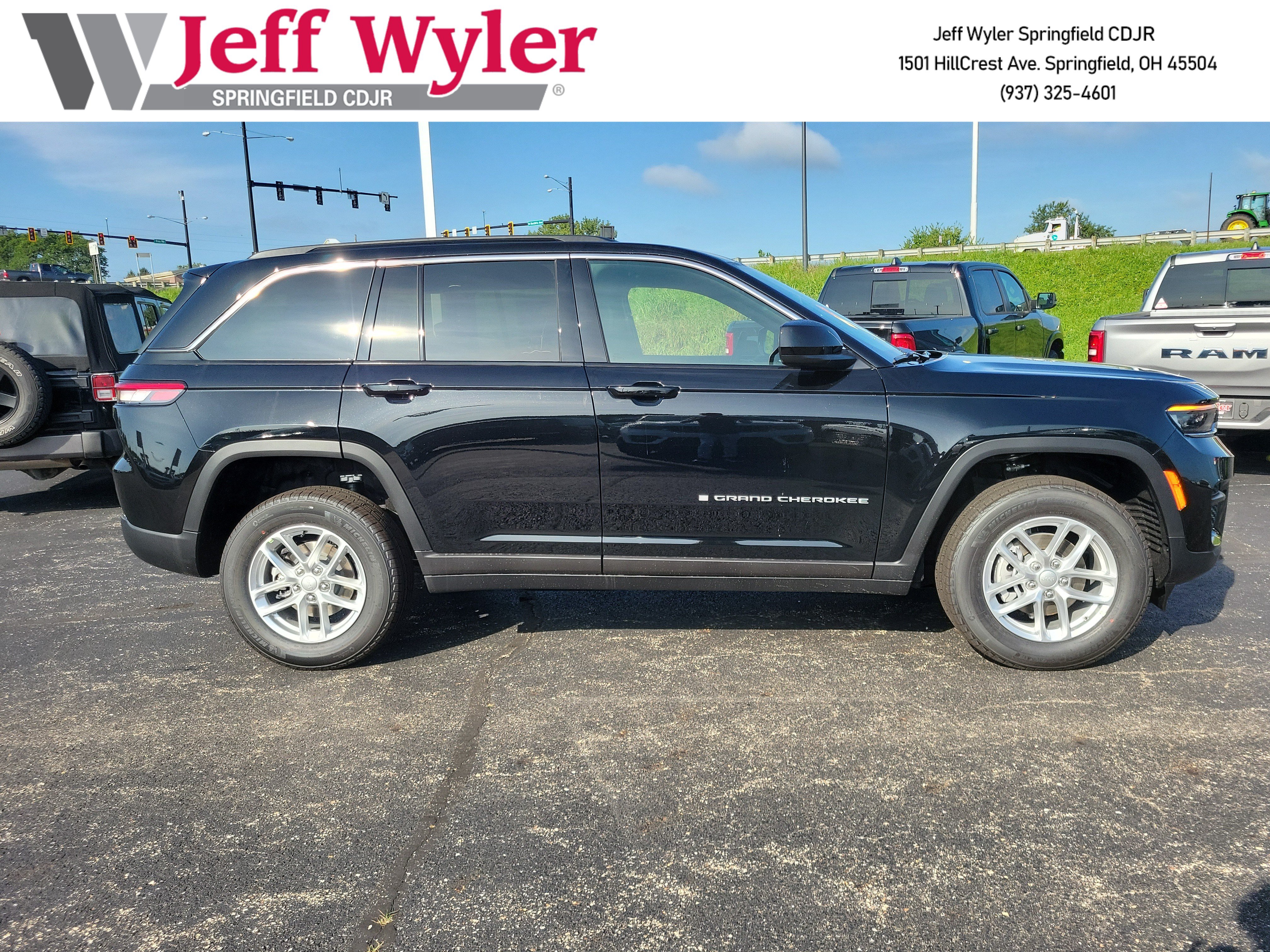 New 2026 Jeep Grand Cherokee Laredo AWD/4WD image 3