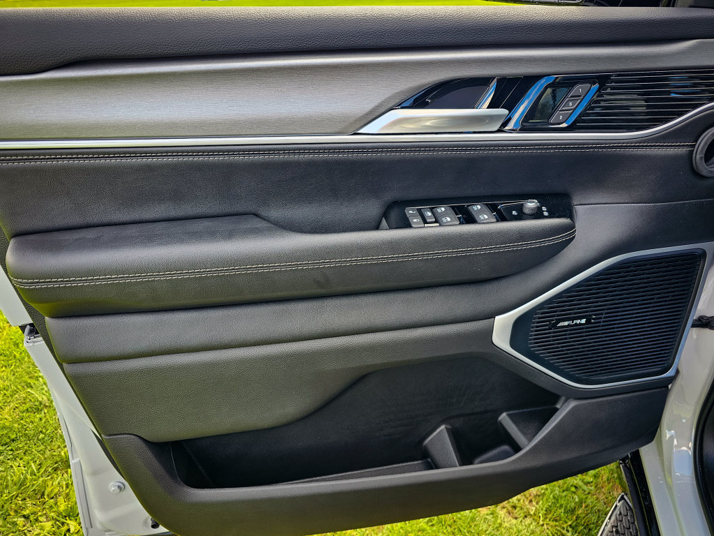 New 2026 Jeep Grand Wagoneer 4WD image 10