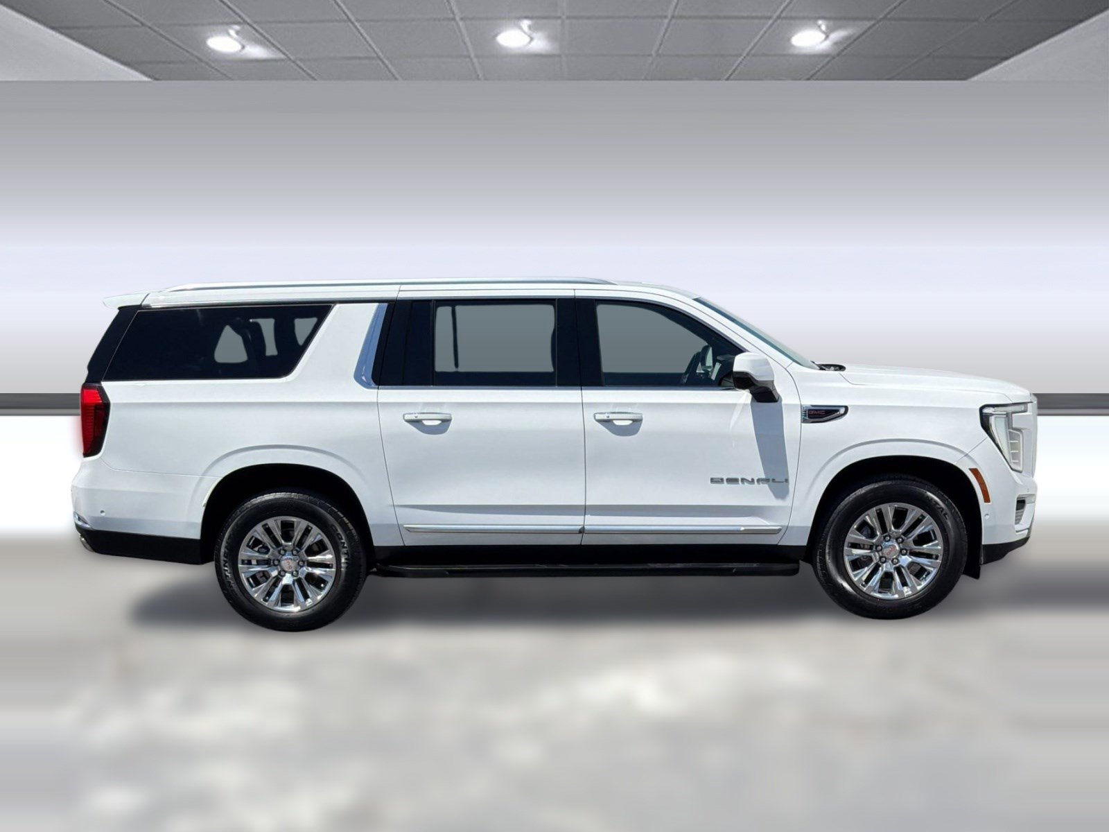 Used 2025 GMC Yukon XL Denali AWD/4WD image 7
