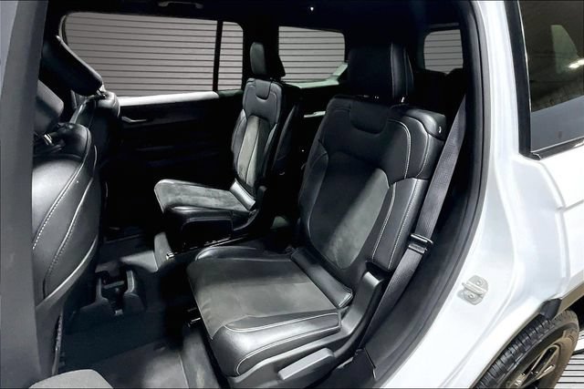 Used 2024 Jeep Grand Cherokee L Altitude AWD/4WD image 20
