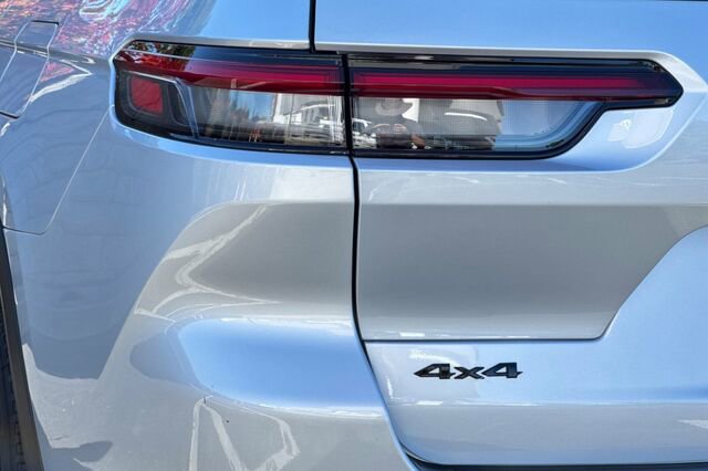 New 2025 Jeep Grand Cherokee L Laredo image 24