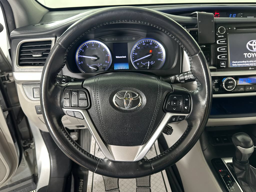 Used 2019 Toyota Highlander Limited w/ Carpet Mat Package (TMS) AWD/4WD image 28