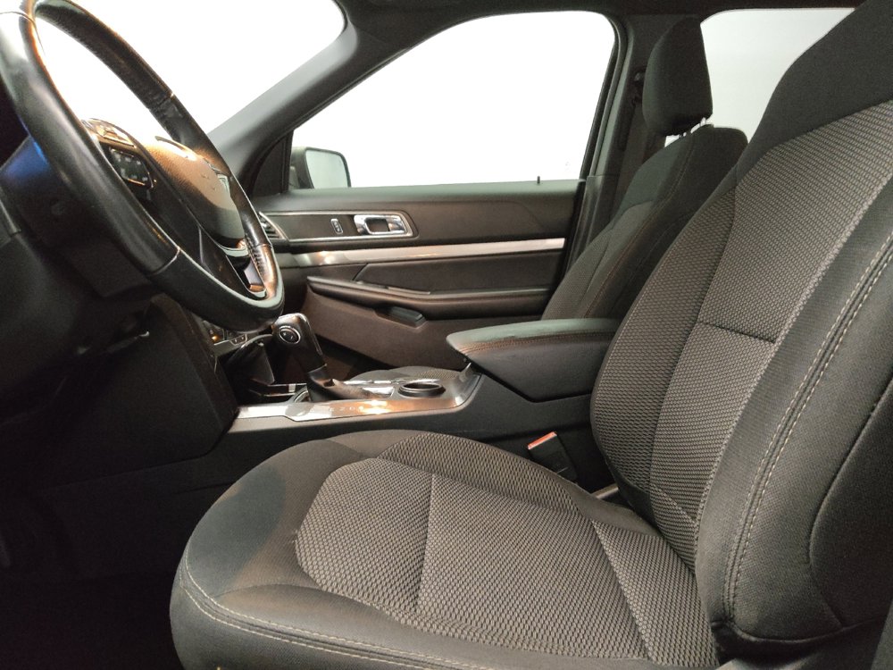 Used 2019 Ford Explorer XLT w/ Equipment Group 201A FWD image 17