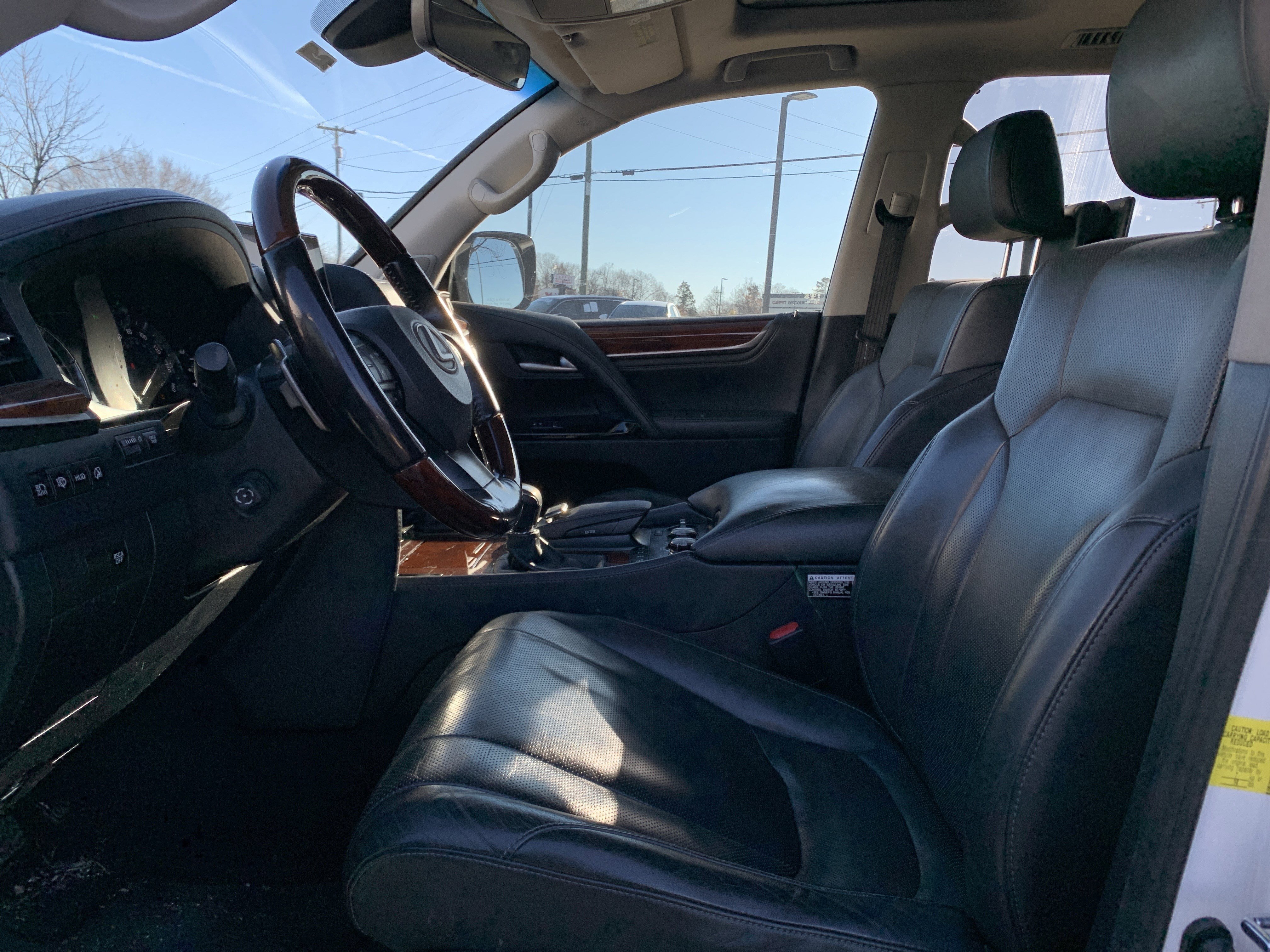 Used 2017 Lexus LX 570 4WD image 16