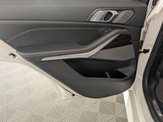 Used 2021 BMW X5 xDrive40i w/ M Sport Package image 30