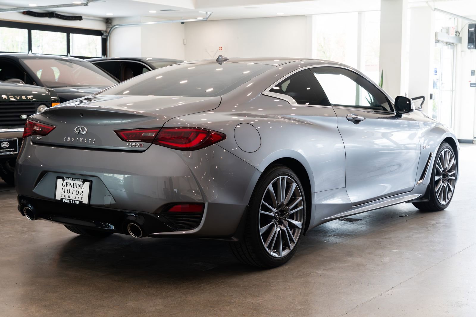 Used 2017 INFINITI Q60 Red Sport 400 image 4