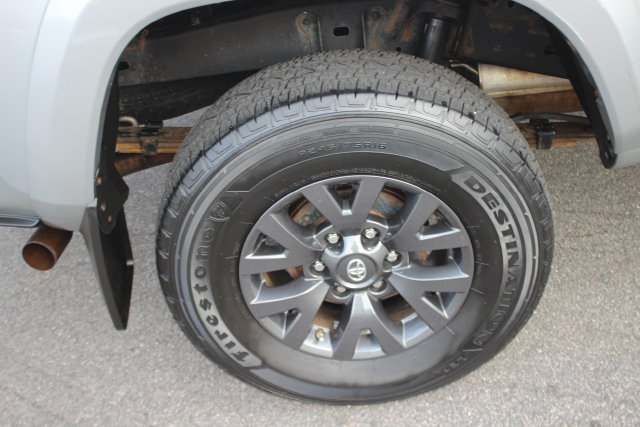 Used 2021 Toyota Tacoma SR5 AWD/4WD image 33