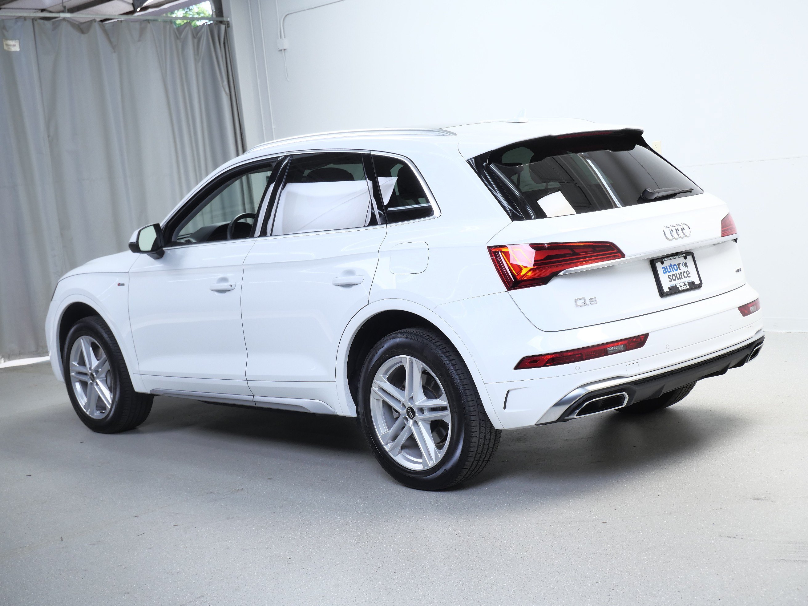 Used 2023 Audi Q5 e Premium w/ Convenience Package AWD/4WD image 11