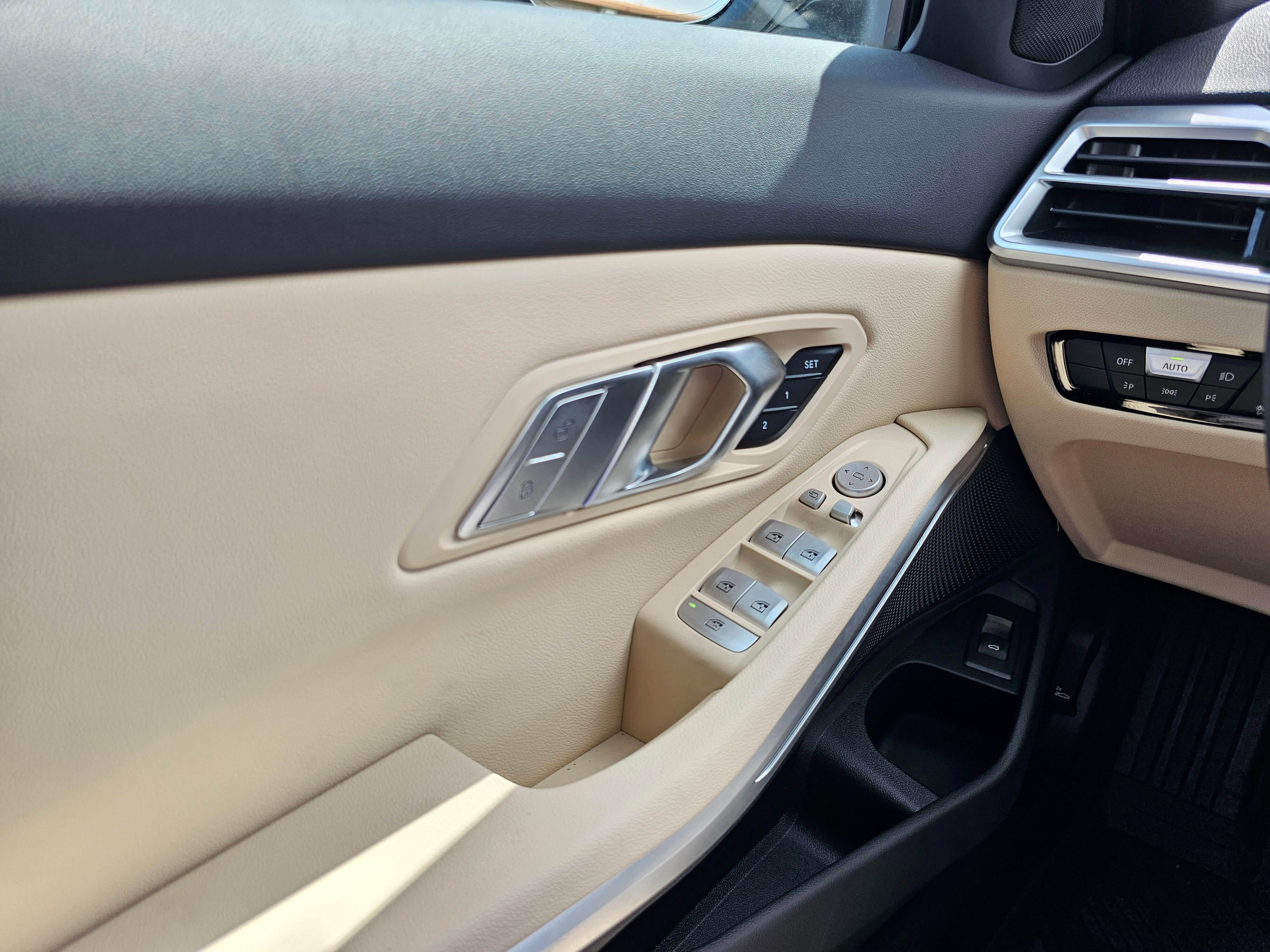 New 2025 BMW 330i xDrive Sedan w/ Premium Package image 28