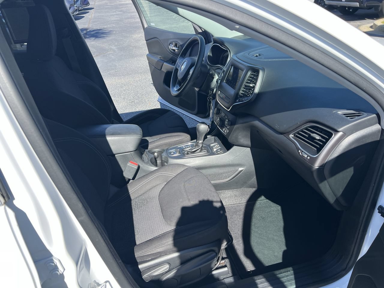 Used 2019 Jeep Cherokee Latitude w/ Popular Appearance Group FWD image 35