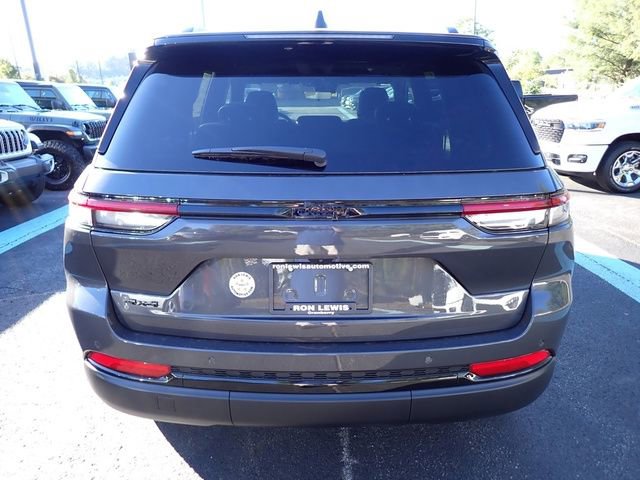 New 2025 Jeep Grand Cherokee Altitude image 3