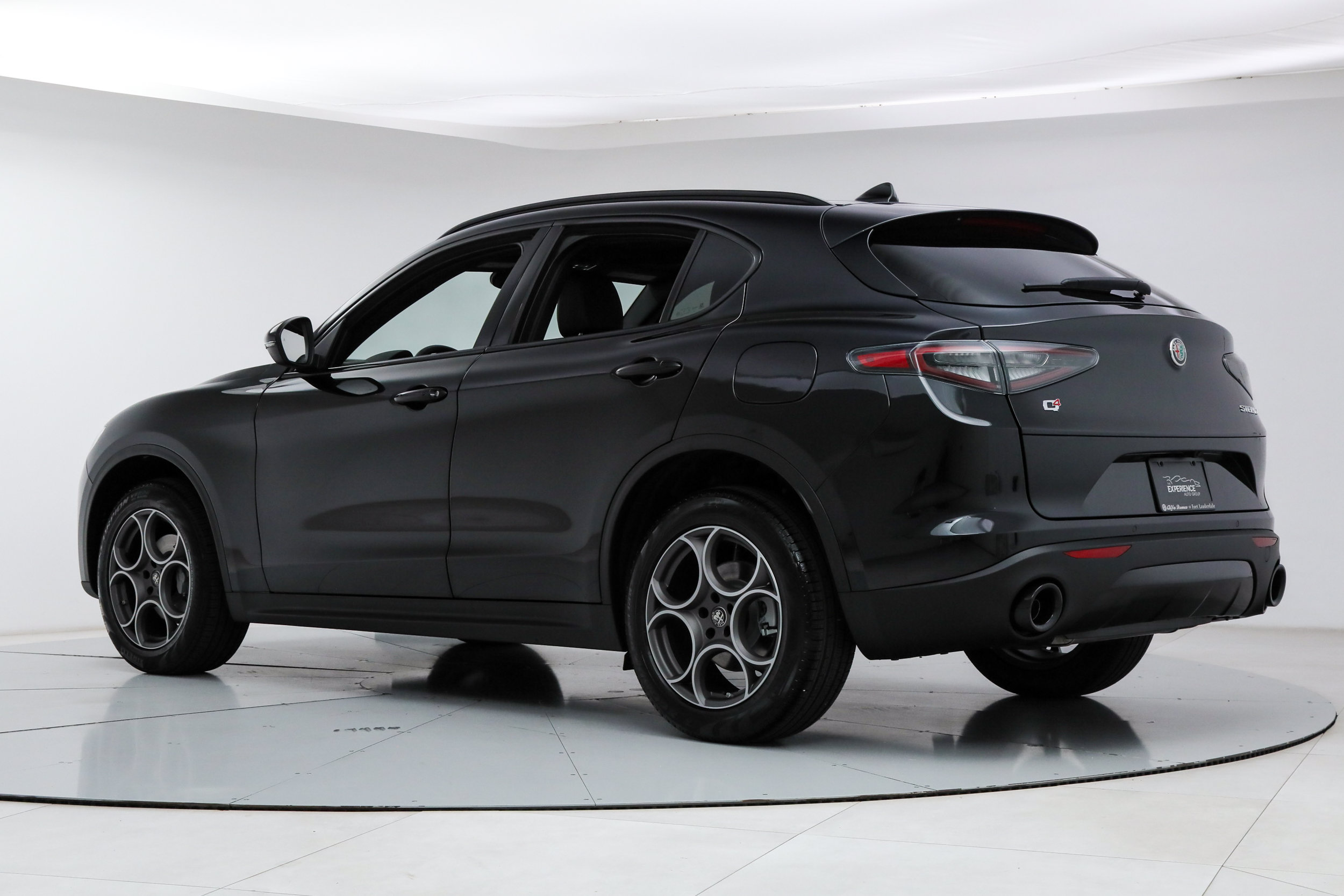 New 2026 Alfa Romeo Stelvio Sprint w/ Convenience Package AWD/4WD image 3