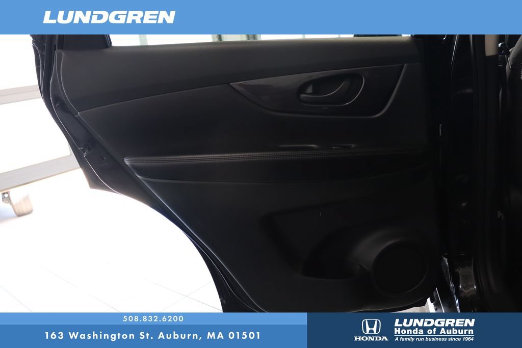 Used 2019 Nissan Rogue S AWD/4WD image 12