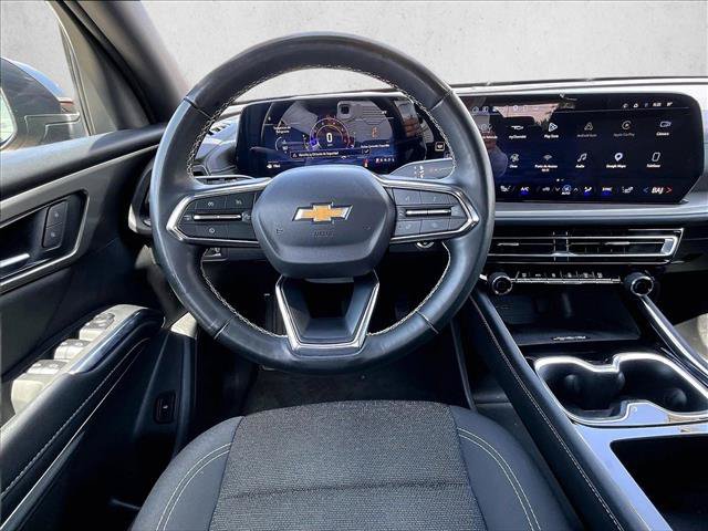 Used 2025 Chevrolet Traverse LT FWD image 7