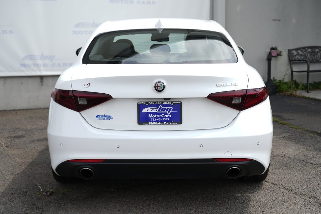 Used 2017 Alfa Romeo Giulia AWD image 6