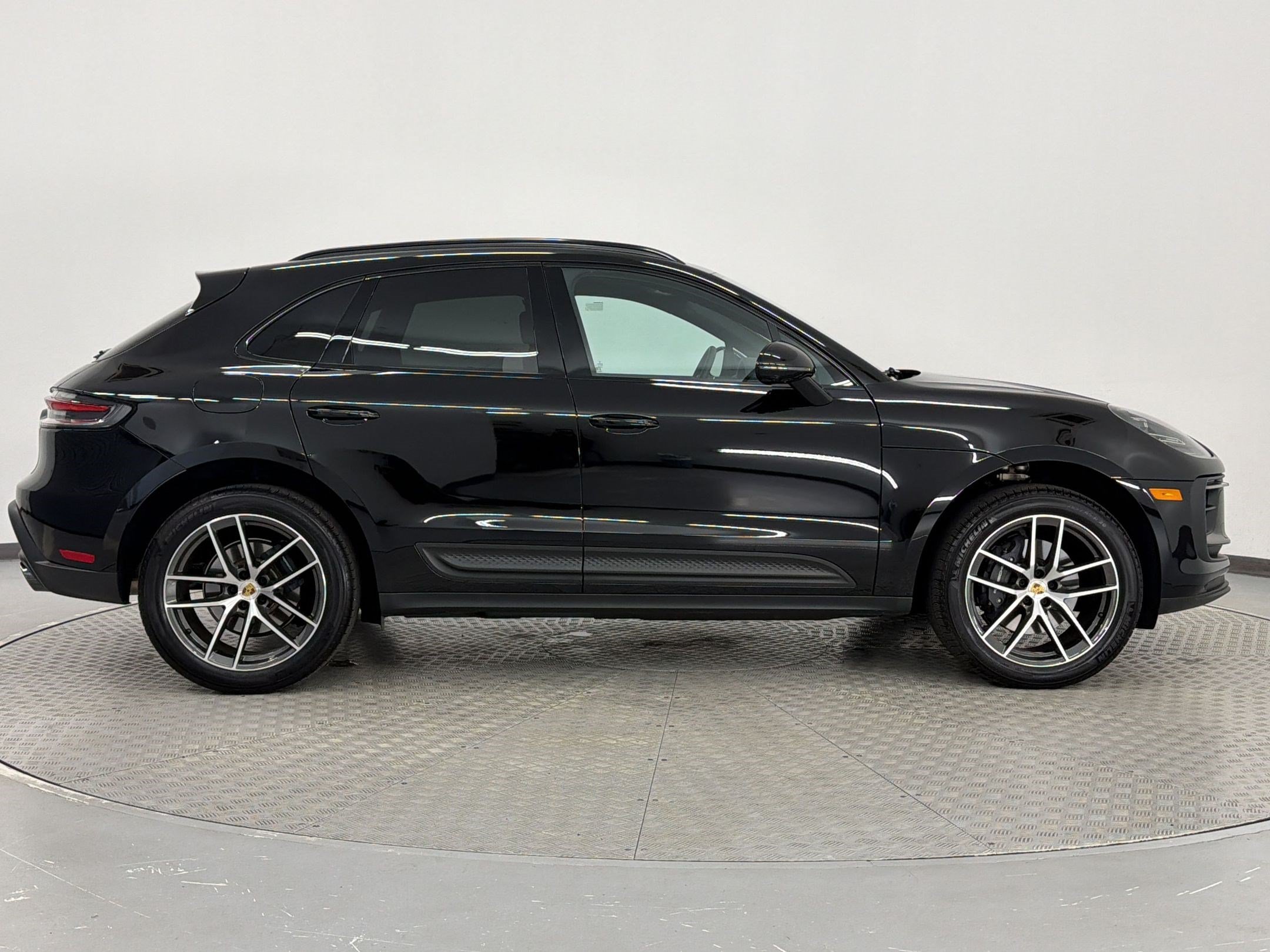 Used 2026 Porsche Macan AWD/4WD image 8