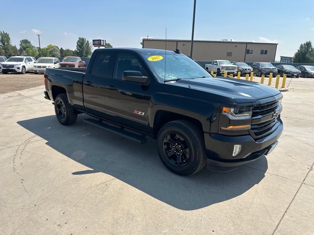 Certified 2017 Chevrolet Silverado 1500 LT w/ Midnight Edition AWD/4WD image 31