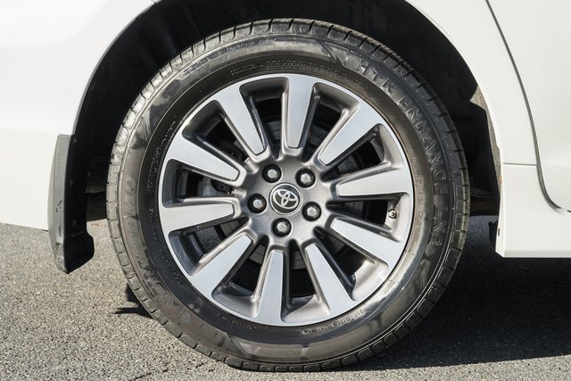 Used 2020 Toyota Sienna XLE image 19