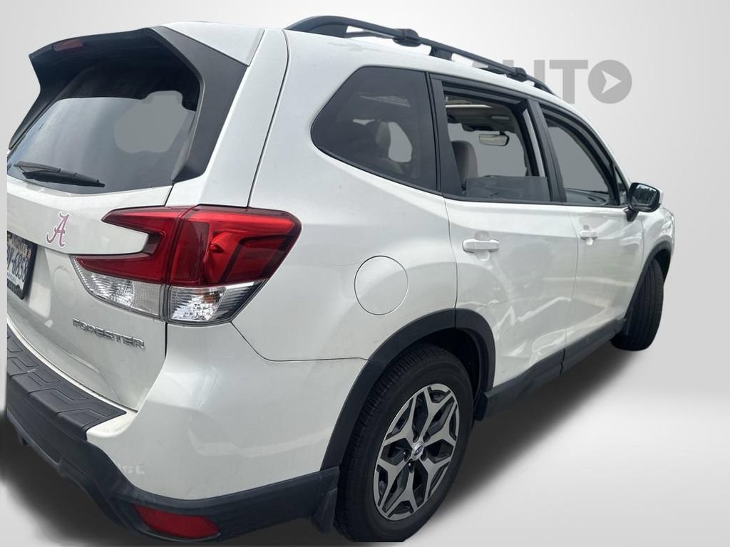 Used 2019 Subaru Forester Premium w/ All-Weather Package AWD/4WD image 4