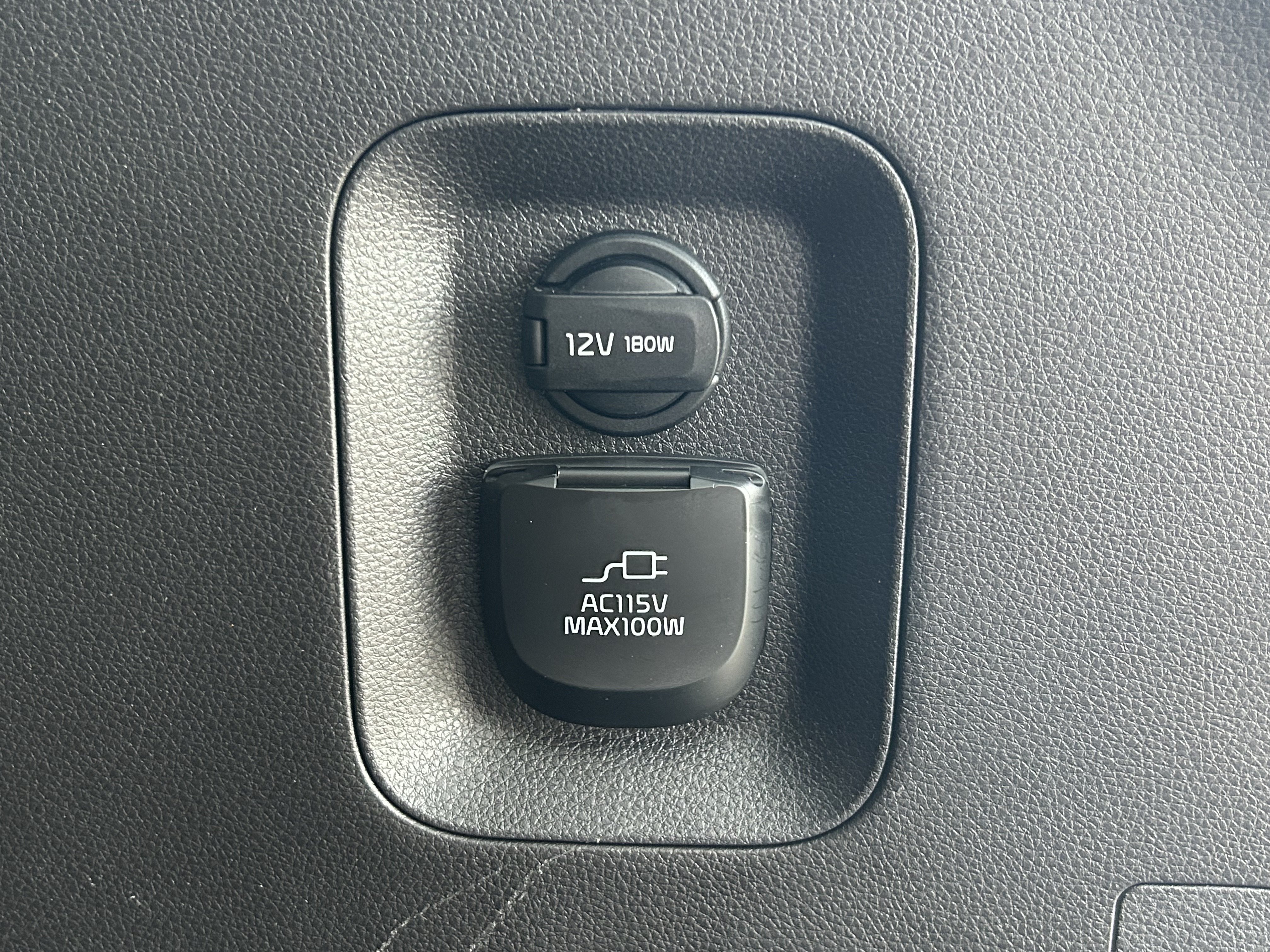Used 2025 Kia Carnival SX w/ SX Dark Edition Package FWD image 26