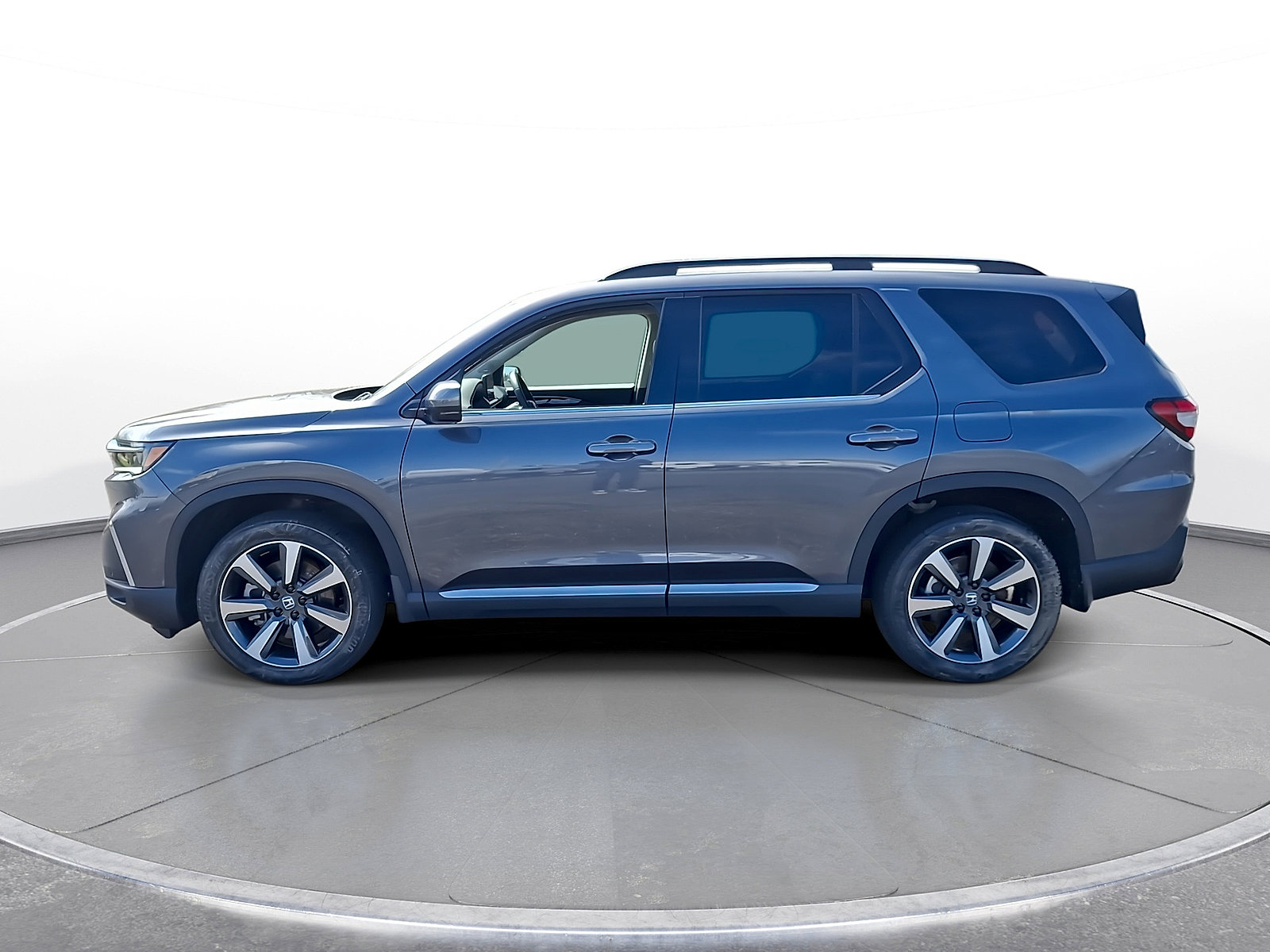 Used 2025 Honda Pilot Touring image 5