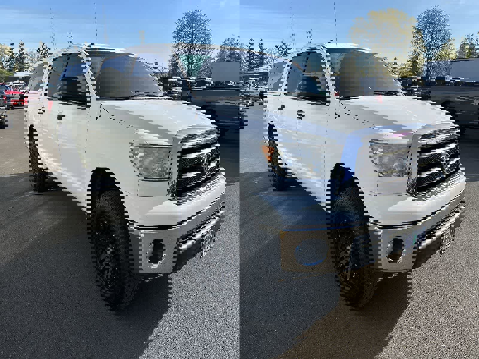 Used 2010 Toyota Tundra 4x4 CrewMax image 5