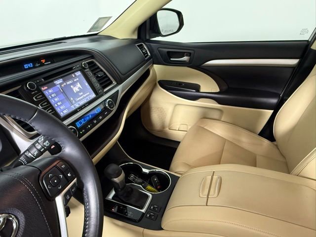 Used 2019 Toyota Highlander XLE FWD image 26