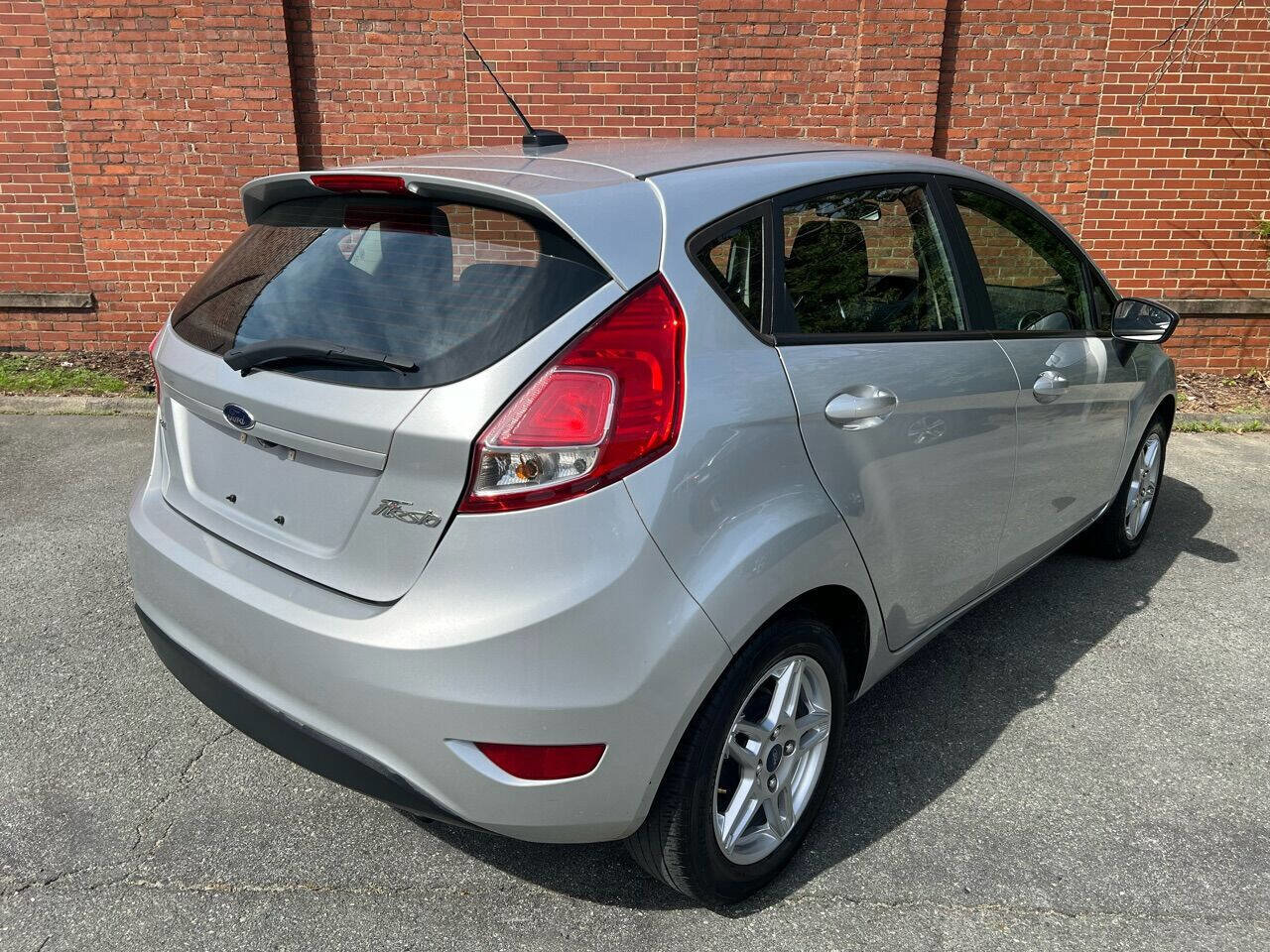 Used 2019 Ford Fiesta SE FWD image 3