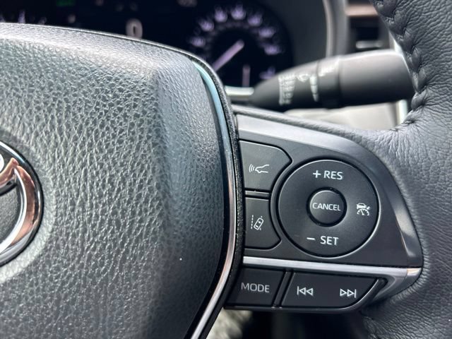 Used 2022 Toyota Avalon XLE FWD image 17