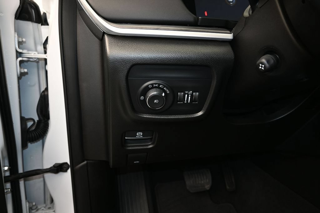 Used 2024 Jeep Grand Cherokee L Limited w/ Luxury Tech Group II AWD/4WD image 12