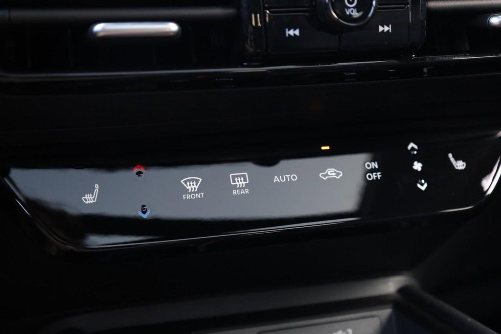 New 2026 Nissan Kicks SR w/ SR Premium Package image 16