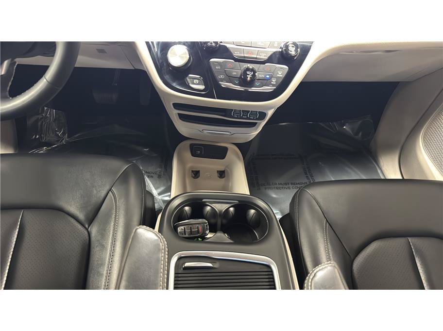 Used 2024 Chrysler Pacifica Touring-L FWD image 32