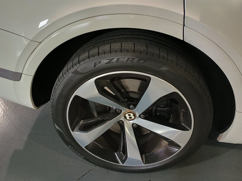 Used 2020 Bentley Bentayga AWD/4WD image 50