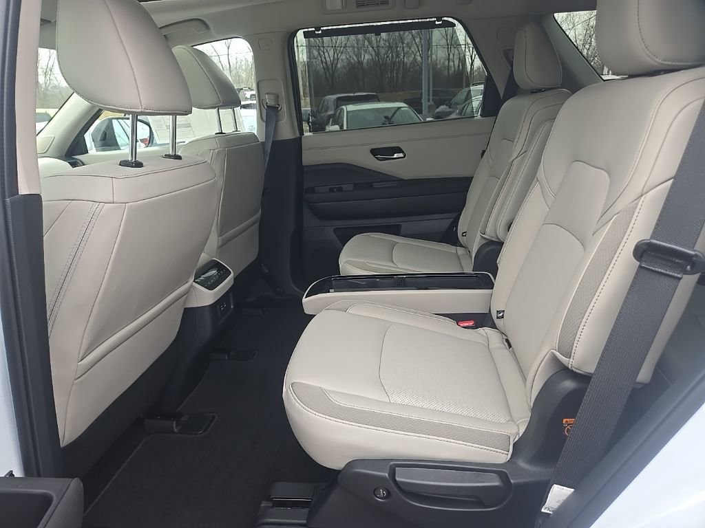 New 2026 Nissan Pathfinder SL image 37