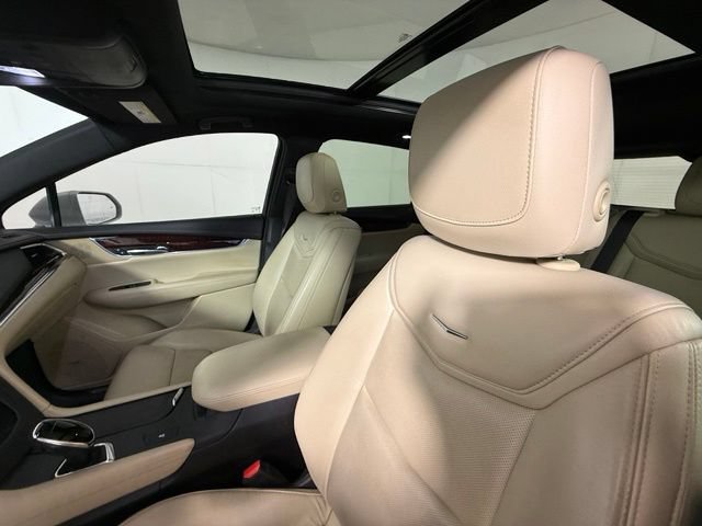 Used 2017 Cadillac XT5 Luxury w/ Driver Awareness Package FWD image 6
