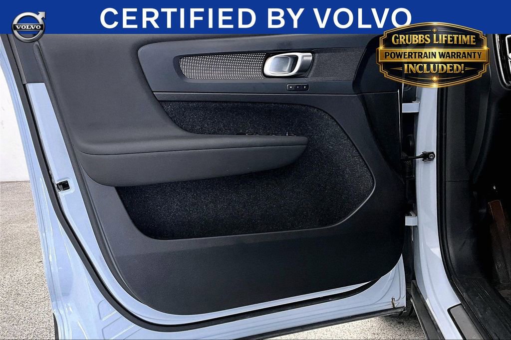 Certified 2025 Volvo XC40 B5 Plus AWD/4WD image 23