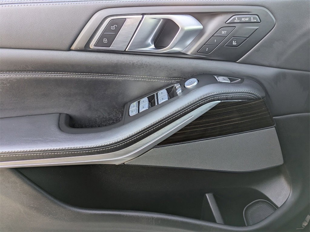 Used 2023 BMW X7 xDrive40i image 10