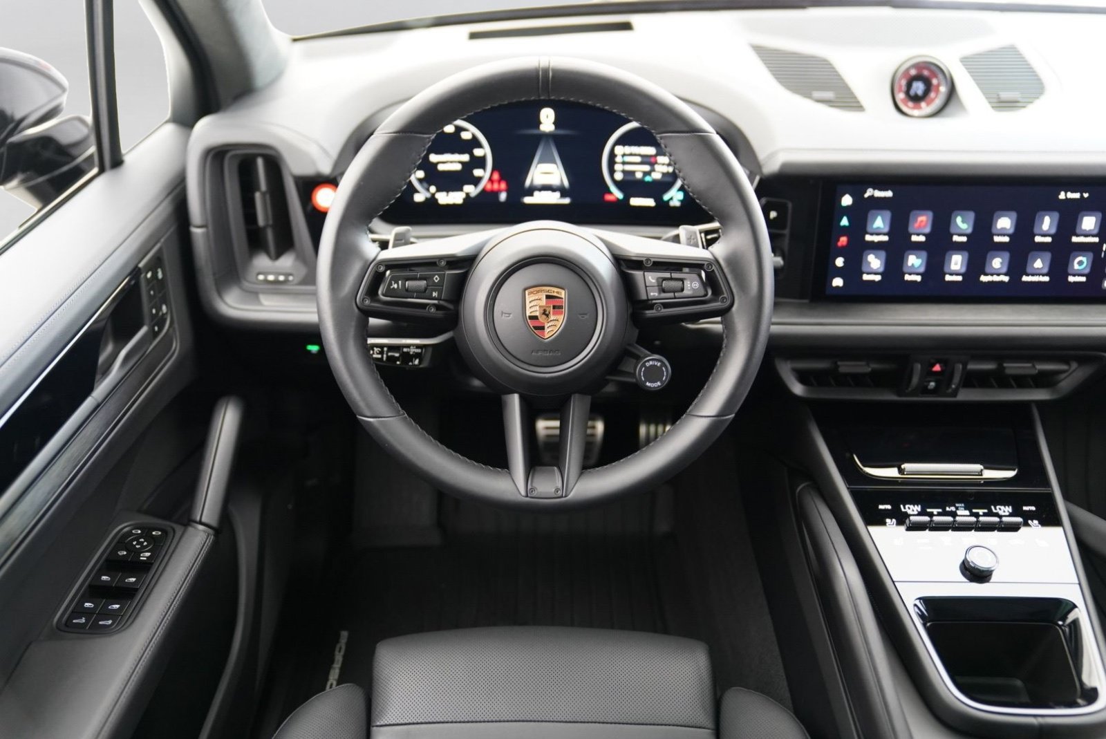 Used 2025 Porsche Cayenne GTS AWD/4WD image 33