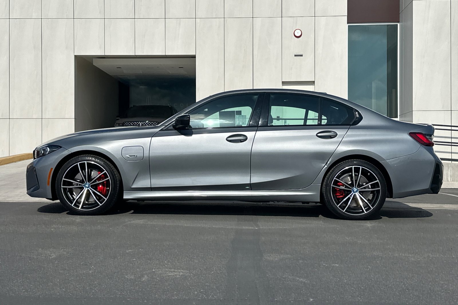 Used 2023 BMW 330e w/ M Sport Package image 6