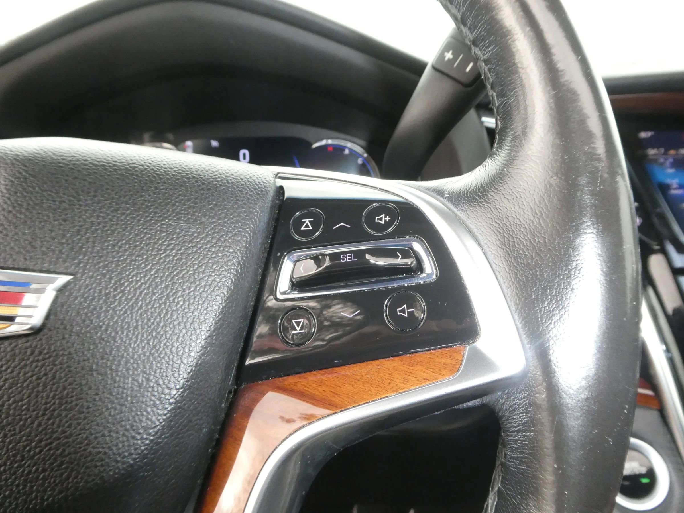 Used 2016 Cadillac Escalade Luxury image 21
