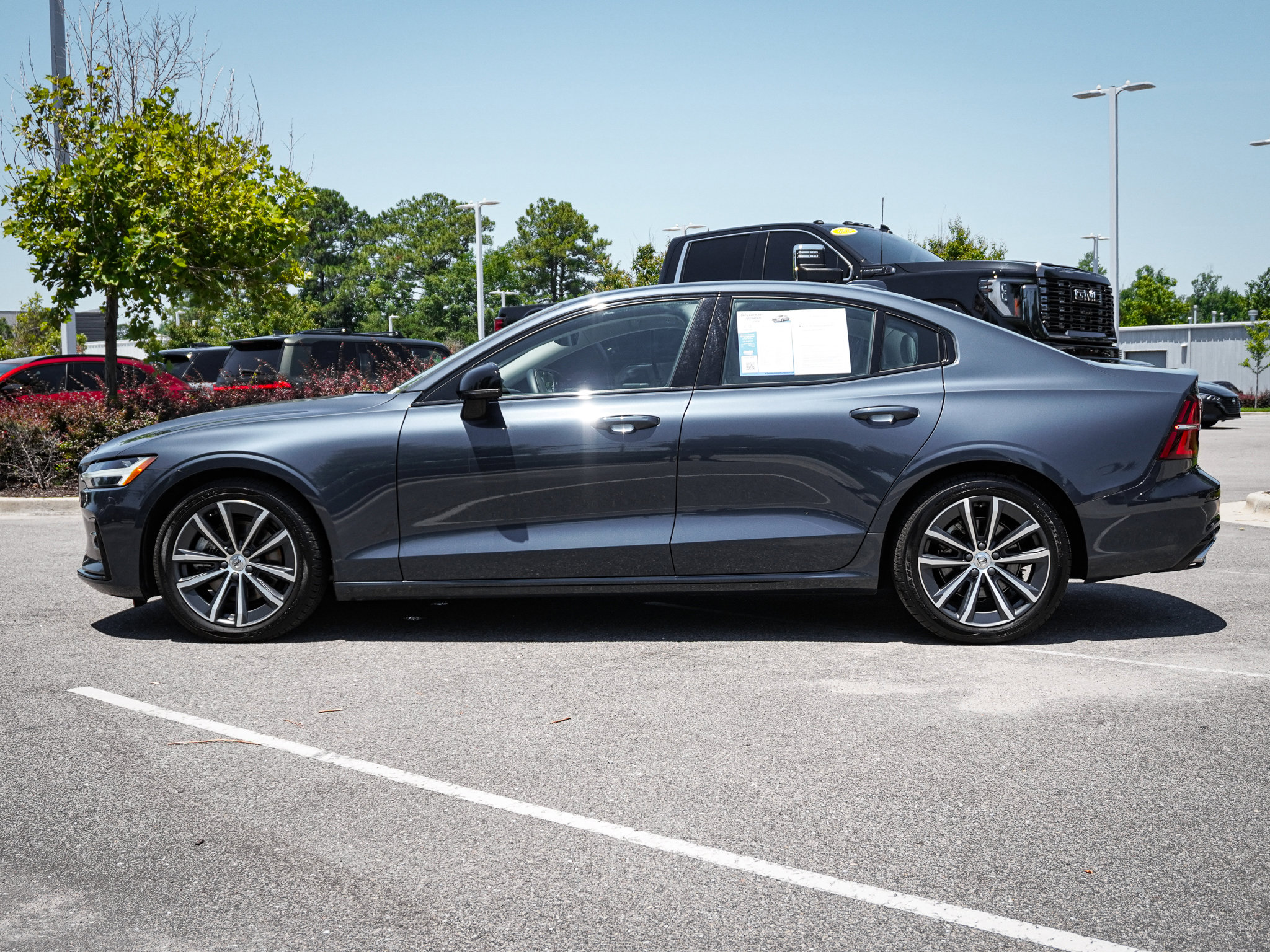 Used 2021 Volvo S60 T5 Momentum w/ Premium Package FWD image 7