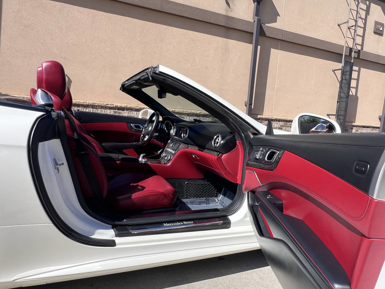 Used 2018 Mercedes-Benz SL 550 SL 550 2dr Roadster w/ Driver Assistance Package image 19