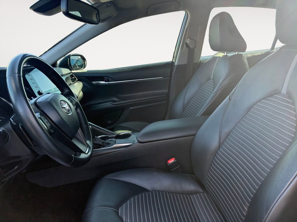 Used 2021 Toyota Camry SE w/ Convenience Package image 9