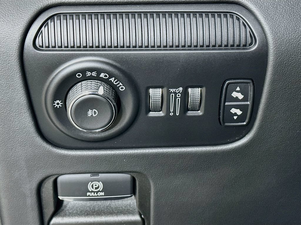 Used 2024 Jeep Grand Wagoneer L Series III AWD/4WD image 10