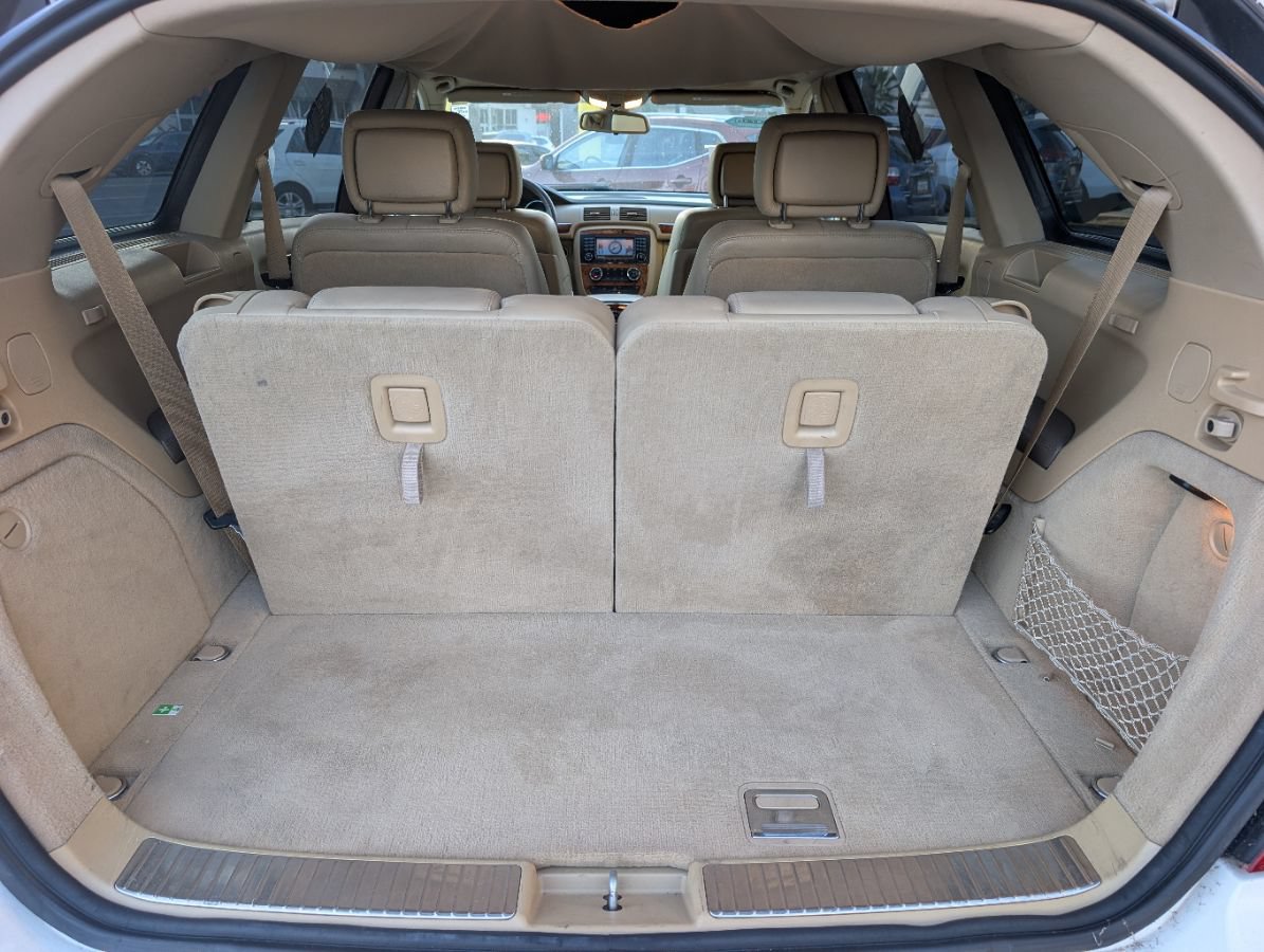 Used 2006 Mercedes-Benz R 350 4MATIC w/ Trim Pkg image 8