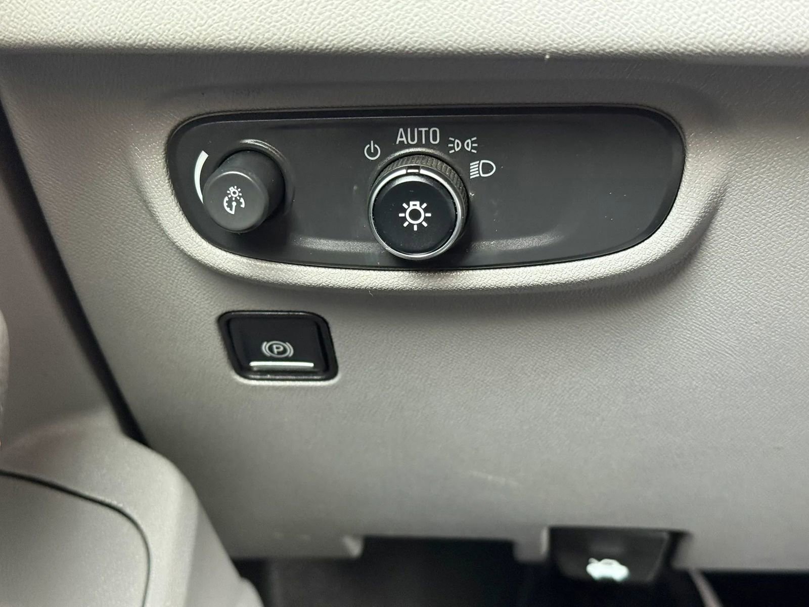 Used 2018 GMC Terrain SLE image 25